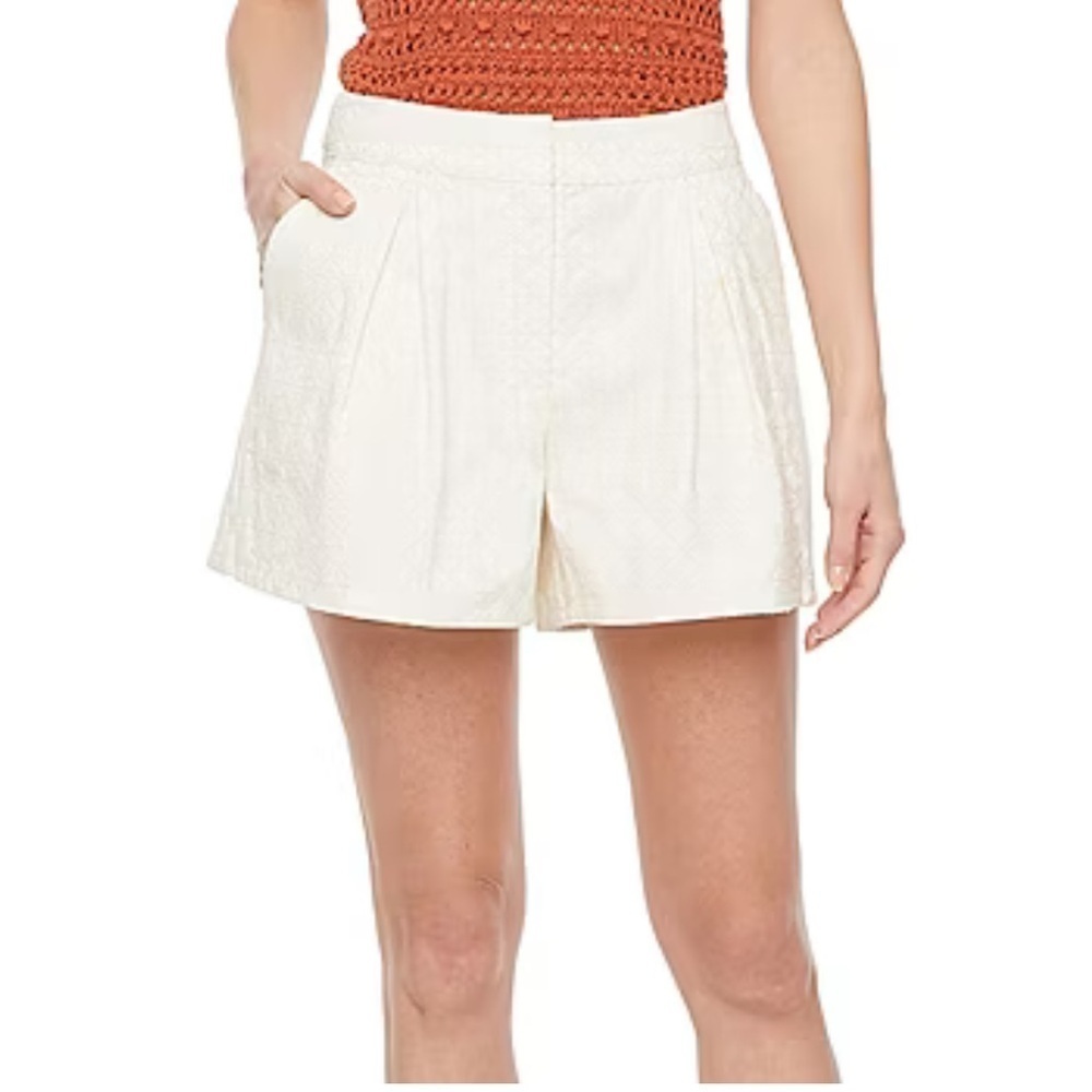 RYEGRASS Ivory Textured Pleated Shorts | Plus Size 16/4”
